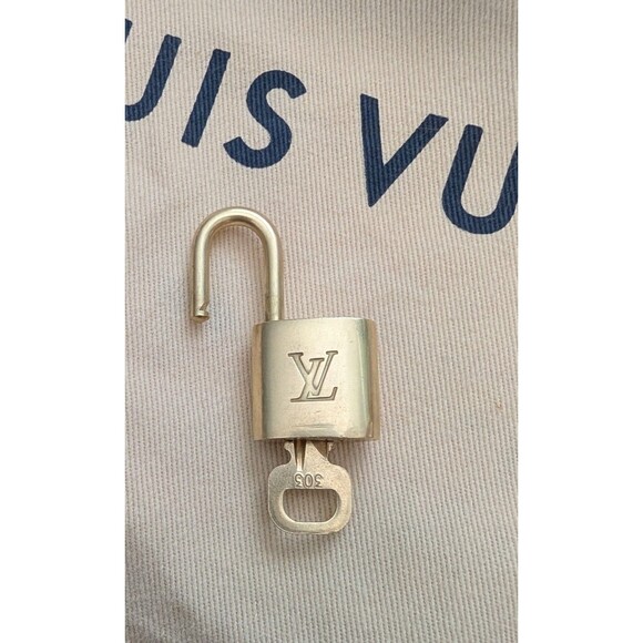 Authentic LOUIS VUITTON Padlock & Key Gold Tone Brass No.303 - Picture 3 of 6